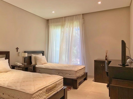 Excelente residencia en Barrio Privado en Laguna Blanca